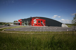 RACEHALL, the world’s larges indoor go-kart racing track freshly equipped with LEDVANCE LED luminaires (source: LEDVANCE)
