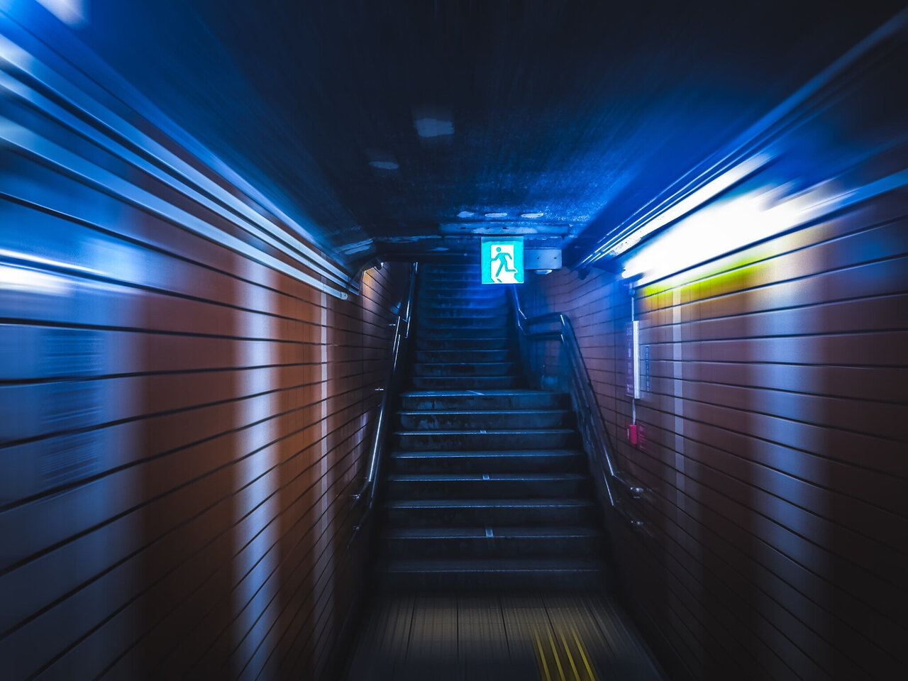In cases of emergency, lighting can provide orientation and help save lives. Pictures: LEDVANCE