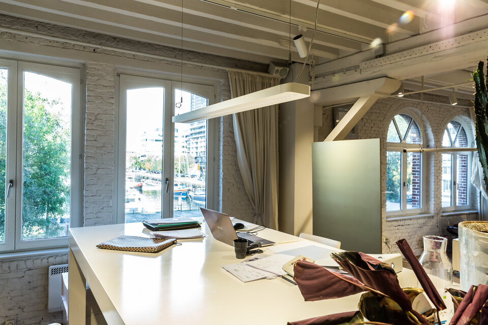 Stijlvolle en strakke shoplighting voor Barcatex Antwerpen