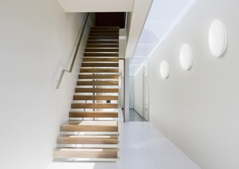 Bulkhead Round is geschikt voor gebruik in openbare, stoffige en vochtige ruimtes dankzij IP65 / IK10 beschermingsklasse